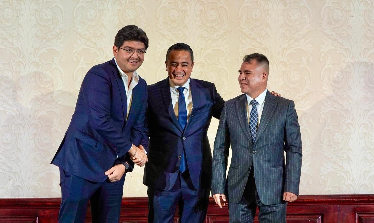 El alcalde Janecarlo Lozano con los diputados Gerardo González y Víctor Hugo Lobo Rodríguez. Foto: Cortesía