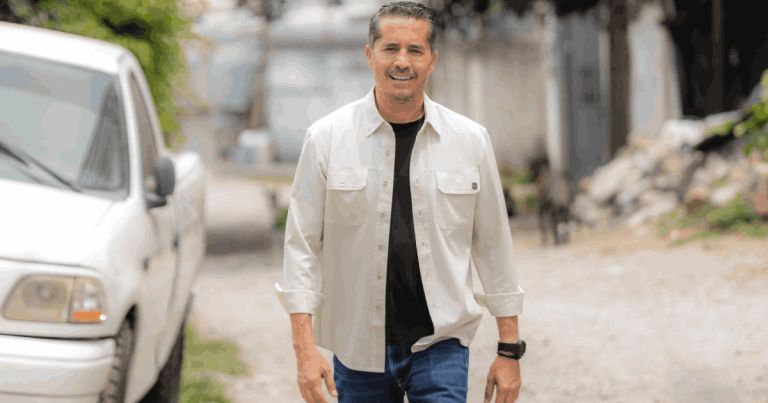 Lalo Cabrera recibe premio empresarial